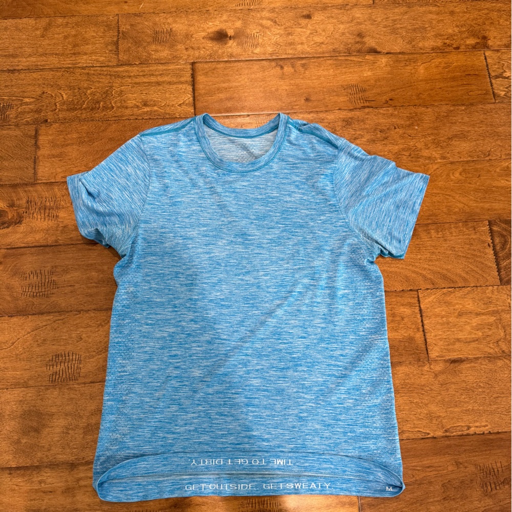 Lululemon vent tech shirt